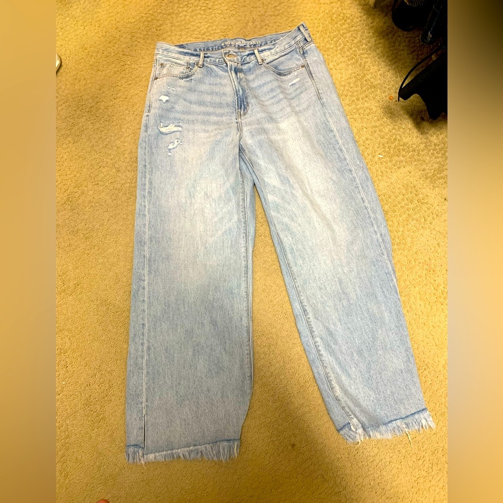 Wide leg distressed Aeo jeans